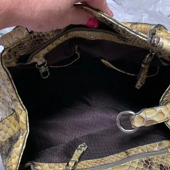 COLE HAAN Purse, shoulder bag.Excellent Condition. BEAUTIFUL❣️ - Picture 4 of 6